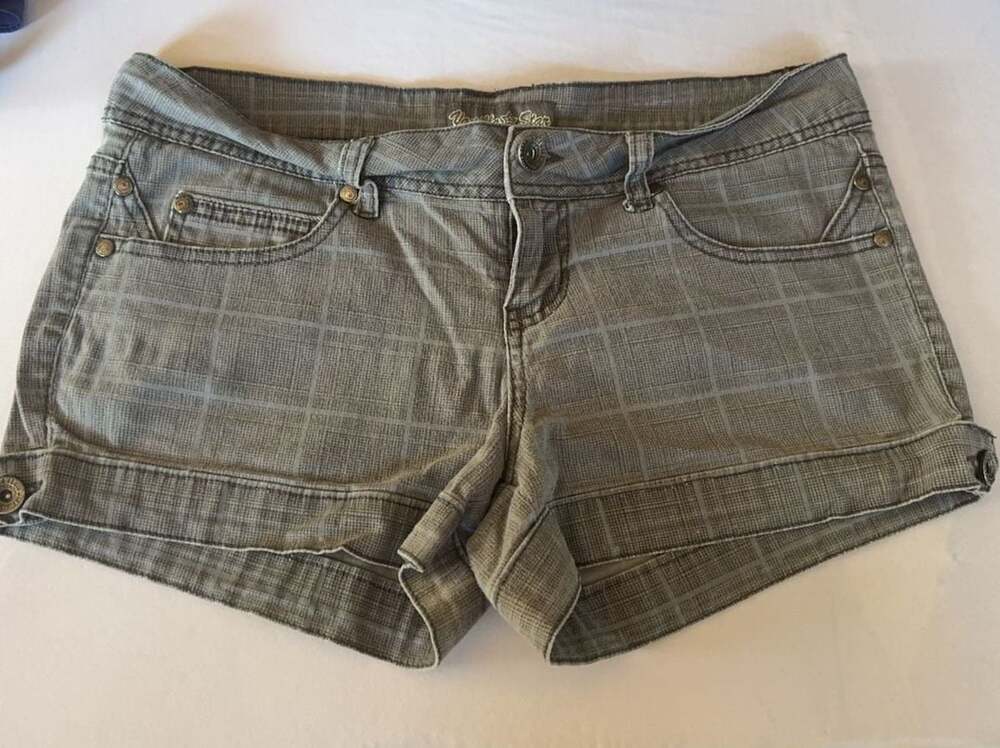 #163 Vanilla Star Plaid Denim Shorts Size 11